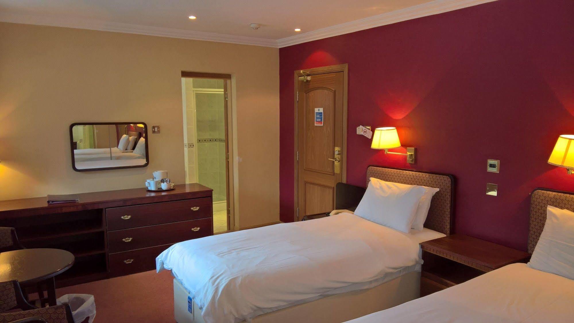 Dean Park Hotel Kirkcaldy Exterior photo
